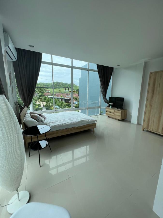 The Chu Cafe / Guesthouse Nai Harn Extérieur photo